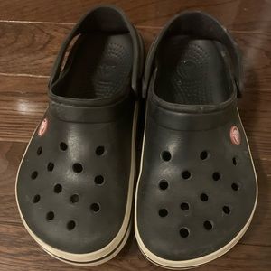 Crocs used kid size. Size 4